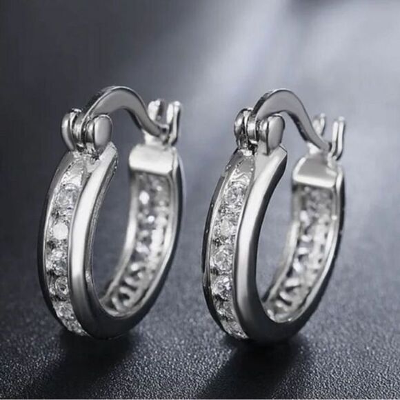 The Classic Dainty Hoop in 925 silver - Picture 4 of 9